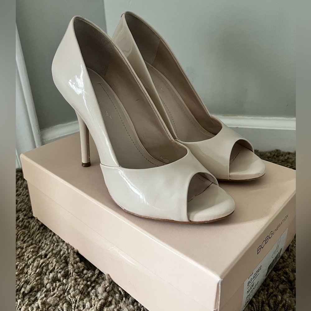 BCBGeneration Nude Izzie Pump - Peep Toe Patent Leather - Size 8